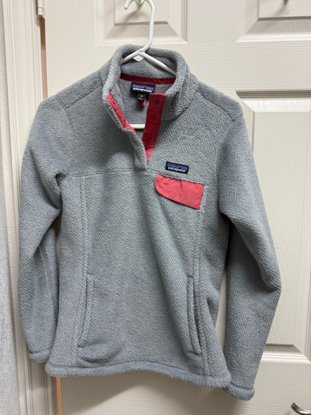 Patagonia Gray Snap-T Fleece Pullover with Pink Accent never worn size XS